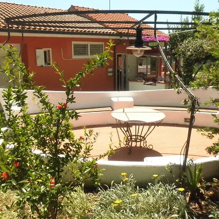 מלון דירות Elba 4*