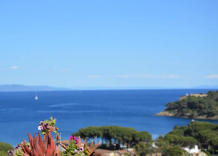 מלון דירות Elba 4*